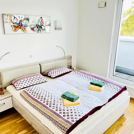Glori - Luxury Penthouse Near Frankfurt Apartment